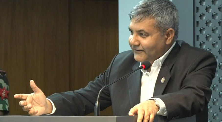 संविधान दिवसको विदा डेटिङ जान र बियर खान दिएको होइनः सञ्चारमन्त्री