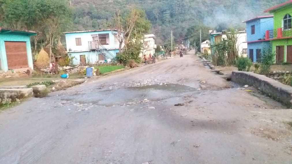 दुईवर्षसम्म शुरु भएन एक किलोमिटर कालोपत्रेको काम