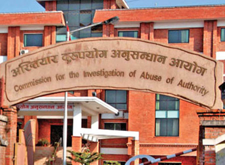 कैलालीमा ५० हजार घुससहित सामुदायिक वनका अध्यक्ष पक्राउ