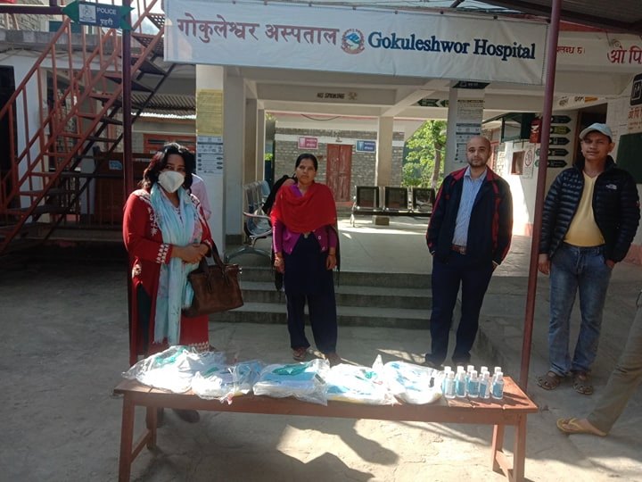 सांसद बमद्वारा स्वास्थ्यकर्मीलाई सुरक्षा सामाग्री प्रदान