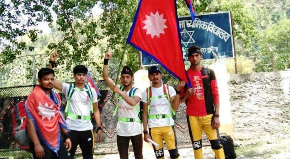 लिपुलेकमा झण्डा गाड्न हिडेका आठजनालाई प्रहरीले पक्राउ गर्यो