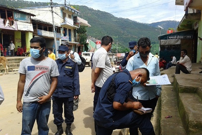 मास्क नलाई हिड्नेलाई जरिवाना गर्दा ३४ हजार रकम संकलन