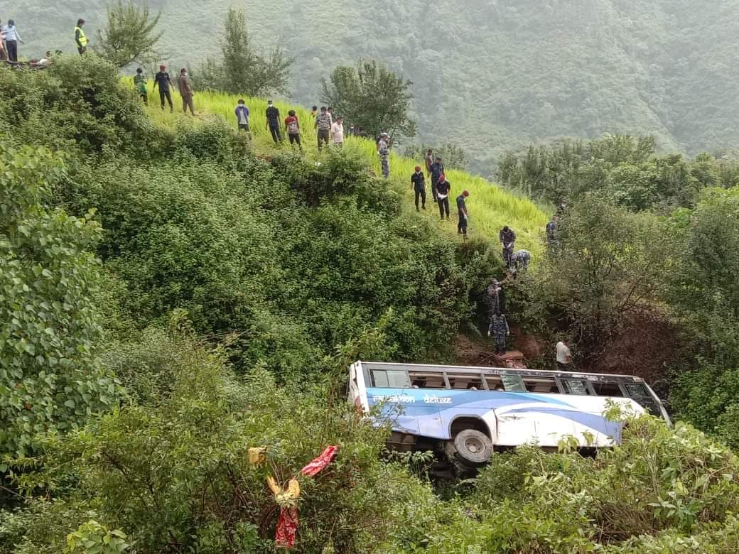 डोटी बस दुर्घटनाका मृतक र घाईते सबैको सनाखत(नाम ठेगाना सहित)