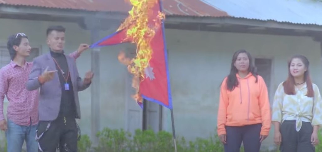 राष्ट्रिय झण्डा जलाउने ग्लालेन पक्राउ, २ वर्षसम्म कैद हुने