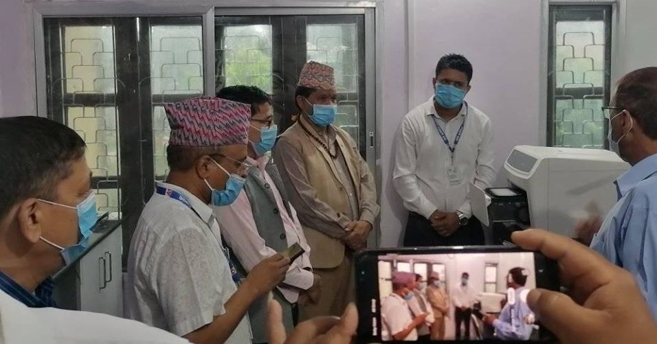  कोरोना परीक्षण गर्ने पिसीआर मेसिनको मुख्यमन्त्रीद्वारा उद्घाटन
