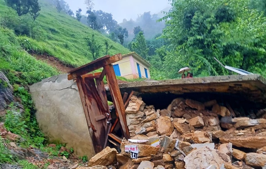 पहिरोले प्रसुती सेवा केन्द्रको भवन पुर्यो