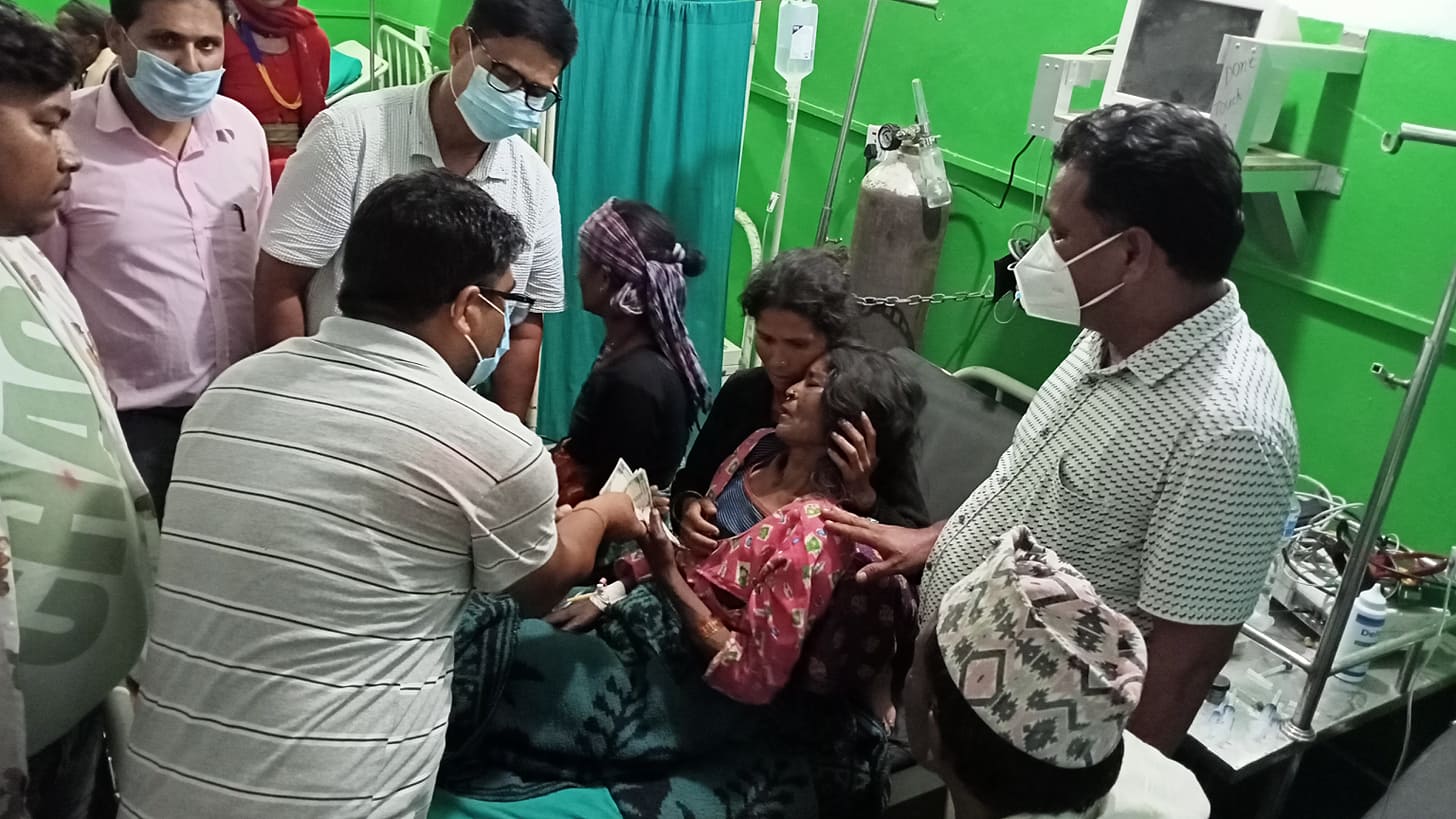 डोटी काँग्रेसद्वारा राहत रकम हस्तान्तरण