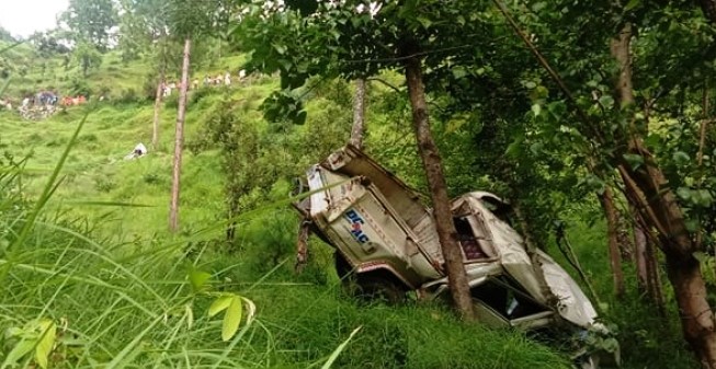 जीप दुर्घटना हुदा २ जना घाइते