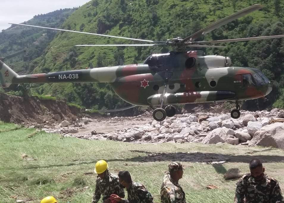 नेपाली सेनाको हेलिकप्टर सहित उद्धार टोली घटनास्थल पुग्यो