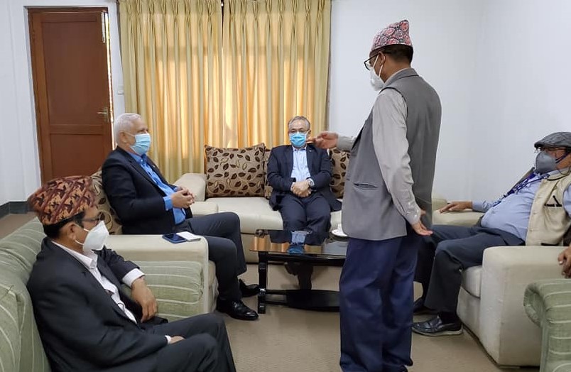 गृहमन्त्रीसहितको टोली बाढीपीडितलाई राहत बोकेर अछाम प्रस्थान