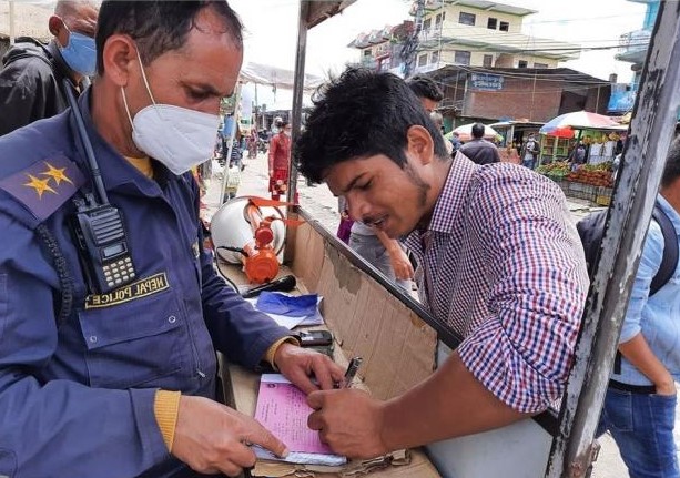 मास्क नलगाउने २ सय ९४ जना कारबाहीमा