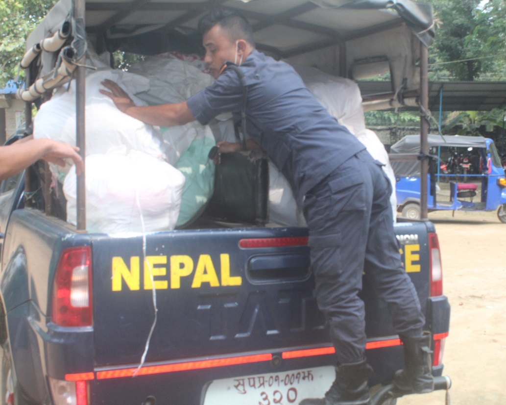 बेवारिसे अवस्थामा छोडिएको भन्सार छलीको अवैध सामान बरामद