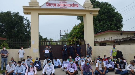 पत्रकारले दिए प्रशासनमा धर्ना, पत्रकार महासंघद्वारा मुख्यमन्त्रीको ध्यानाकर्षण