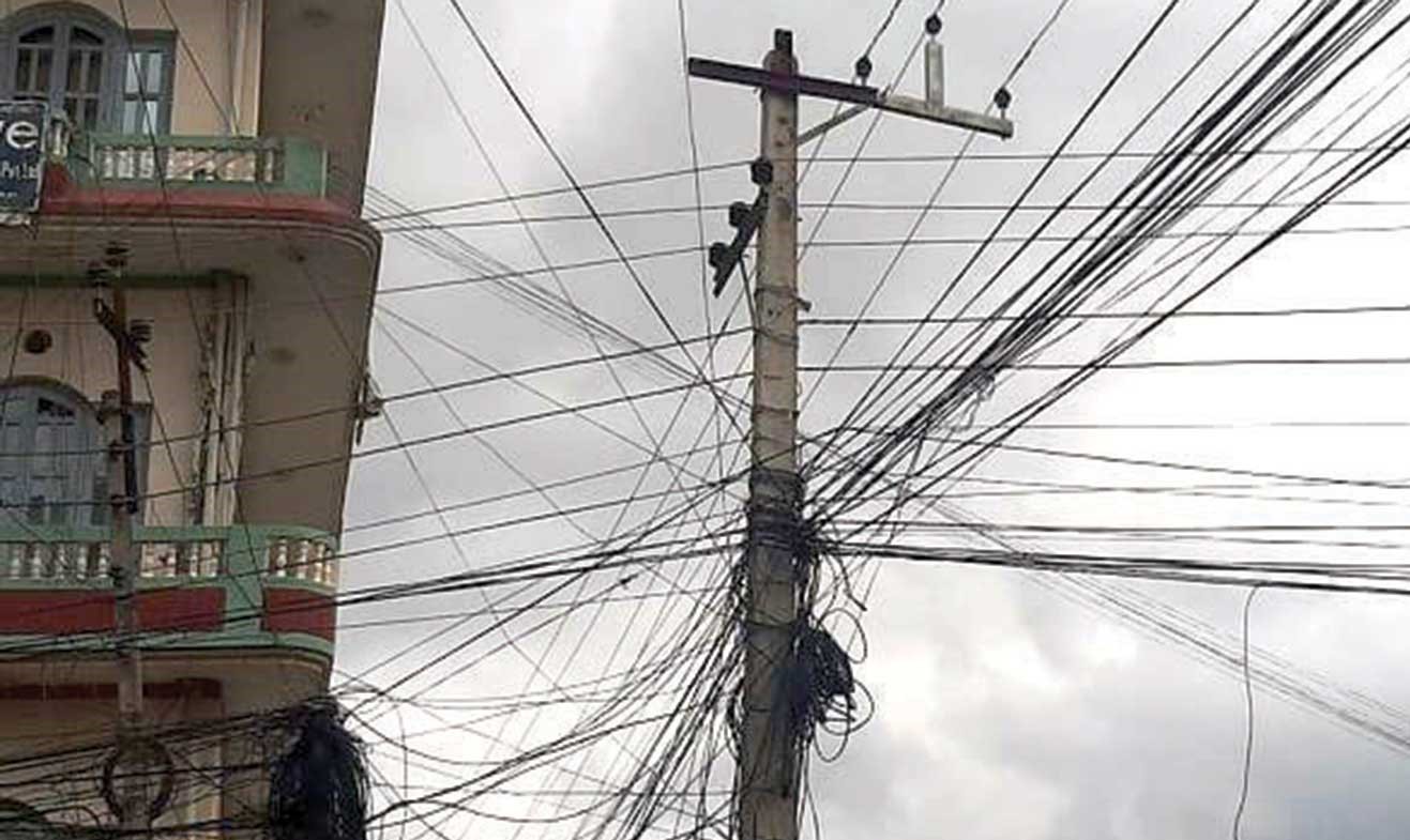 डोटीमा अव्यवस्थित विद्युती करणले बढायो सुरक्षा जोखिम