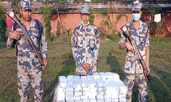 सशस्त्र प्रहरीद्वारा ३ लाख बराबरका मोबाईलका पार्टस बरामद