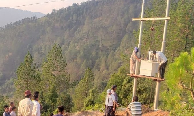 पोल गाडेको सात वर्षपछि बैतडीको दुर्गम बस्तीमा बिजुली