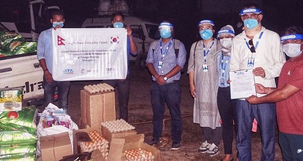 होप ब्रिजद्धारा धनगढी उपमहानगरपालिकालाई राहत तथा स्वास्थ्य सामाग्री हस्तान्तरण