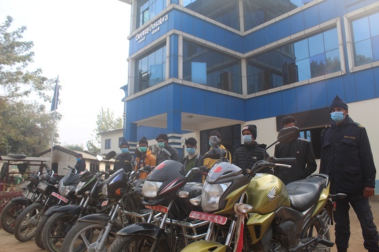 मोटरसाइकल चोरीमा संलग्न गिरोहका ६ जना पक्राउ, ७ मोटरसाइकल बरामद
