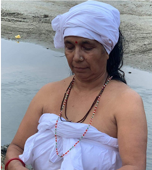 पतिको निधनपछि सिन्दूर–पोतेसहित घाटबाट फर्केर काजकिरिया