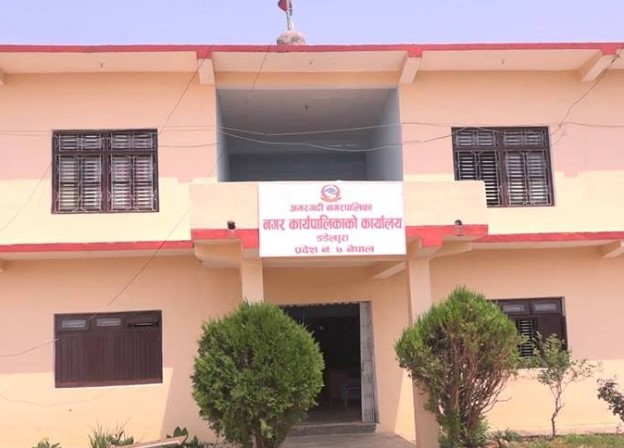 अमरगढी नगरपालिकाले सवारी साधनलगायत टिप्परलाई ऐम्वुलेन्स र सव वहानका रुपमा प्रयोग गर्ने