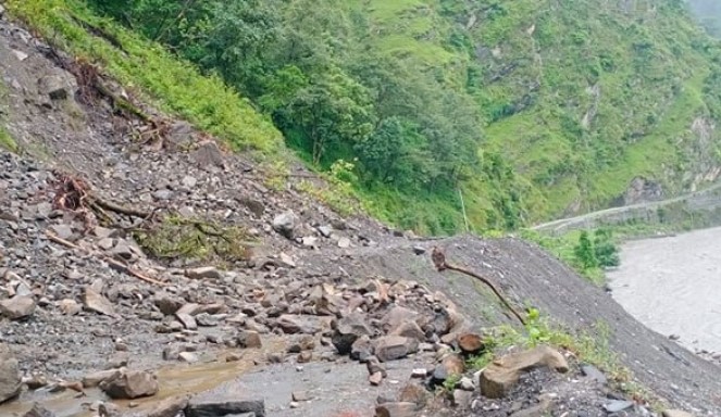 बाजुरामा बाढीबाट साँफे–मार्तडी सडकखण्ड अवरुद्ध