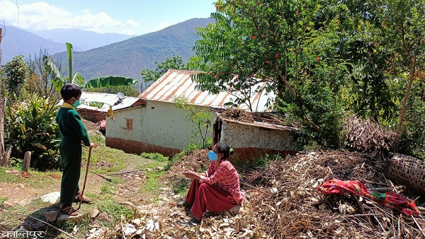 परिवारसँगै बस्छन् कोरोना संक्रमित