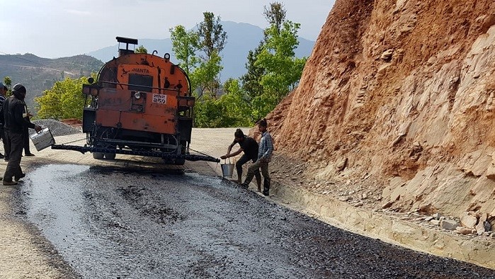 सुदूरपश्चिमको पर्यटकीय स्थल खप्तड जोड्ने सडकमा कालोपत्रे शुरु