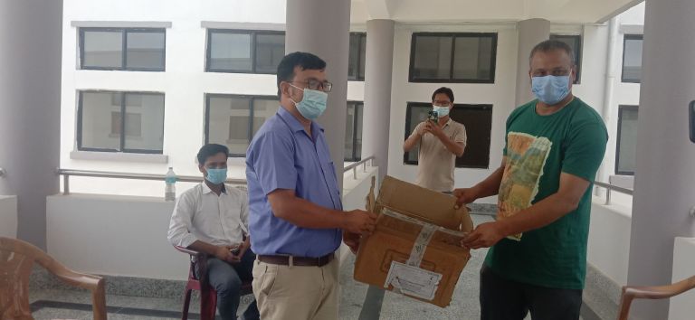 प्रतिरोधात्मक क्षमता बढाउन गेटा कोभिड सेन्टरलाई आयुवेर्दिक औषधी हस्तान्तरण