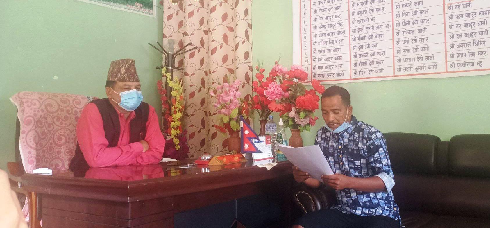 अस्मिता धामीको न्यायको माग गर्दै पीडित पक्षले बुझाए नगरपालिकालाई ज्ञापन पत्र