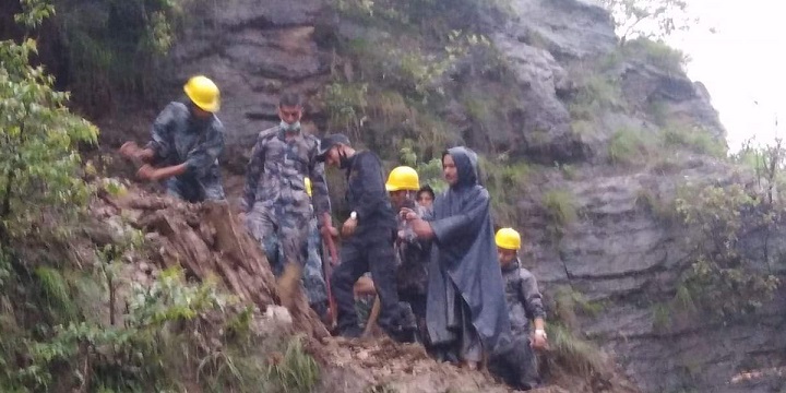 पहिरोमा च्यापिएर डोटीमा दुई बालकको मृत्यु