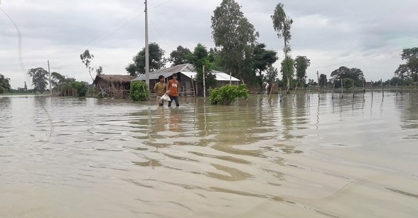 महाकालीको बाढी बस्तीमा पस्दा ३६ परिवार विस्थापित