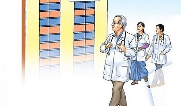 डोटीमा कोरोना संक्रमित खोज्न घरघरमा स्वास्थ्यकर्मी