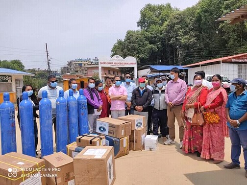 काग्रेस नेता महरद्वारा डडेल्धुरा अस्पताललाई २० लाख बराबरको स्वास्थ्य सामाग्री हस्तान्तरण