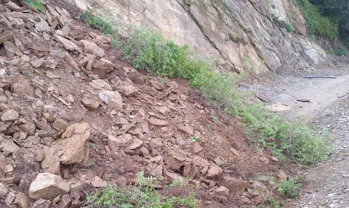 डोटीको सिलगढी–बझाङ जोड्ने सडक अवरुद्ध