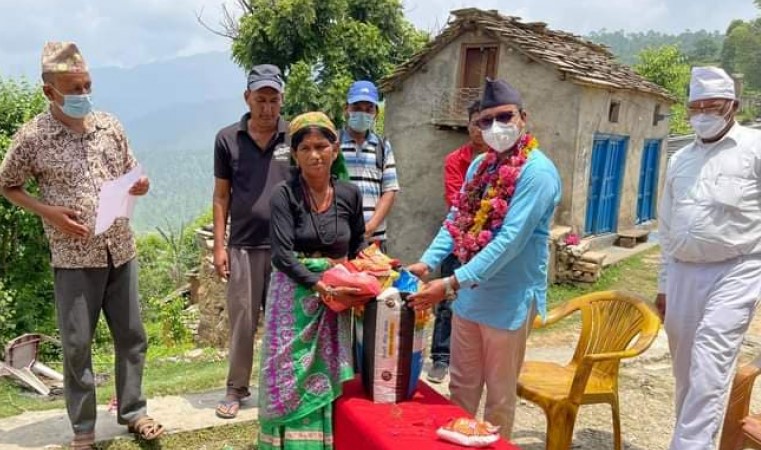 समाजसेवी जोशीद्वारा जन्मदिनको अवसरमा तेजु स्मृती अक्षयकोष स्थापनाका लागि सहयोग