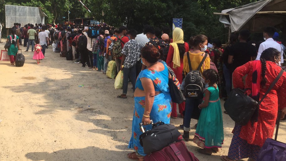 जोखिम मोलेर भारततिरै