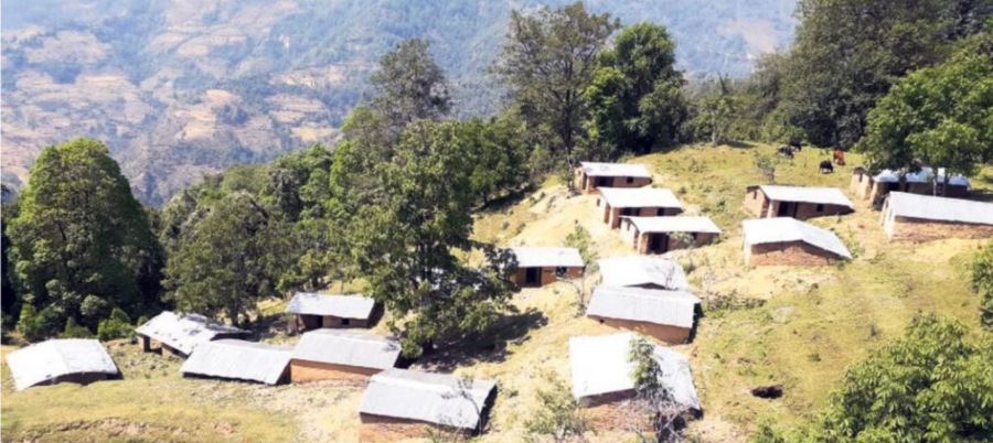 सरकारकारले बनाएका मुक्त हलियाका घर भत्किन थाले, किन बसेनन् हलिया ?