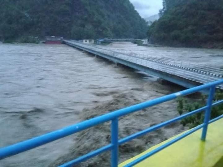 डोटीमा एकैदिन घर भत्किदा एकै परिवारका चारजना सहित आठको मृत्यु