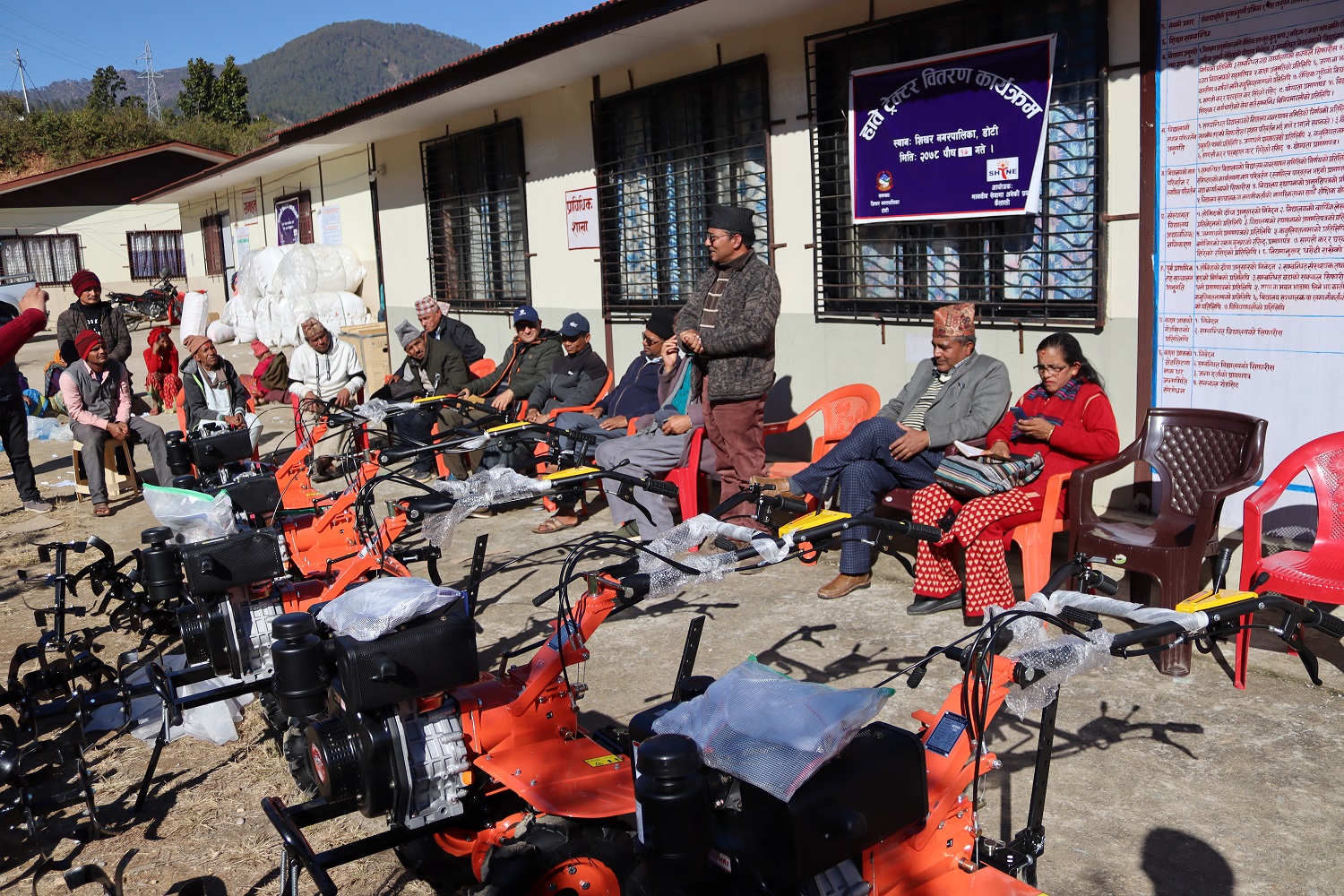 डोटीको शिखर नगरपालिकाका किसानलाई हाते ट्र्याक्टर वितरण