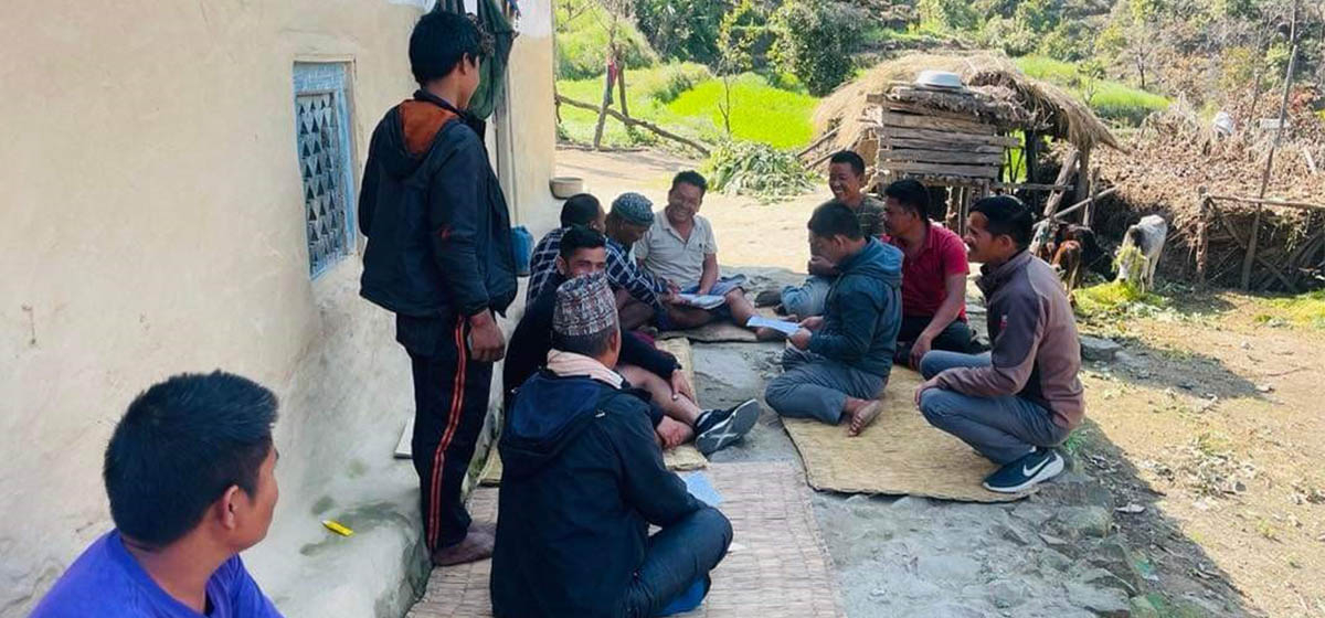 सामुदायिक वनका अध्यक्षलाई धम्क्याएर पैसा लगेको आरोप