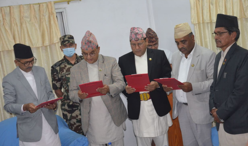 सुदूरपश्चिम प्रदेश सरकारको मन्त्रिपरिषद् पुनर्गठन, नयाँ मन्त्रीले लिए शपथ