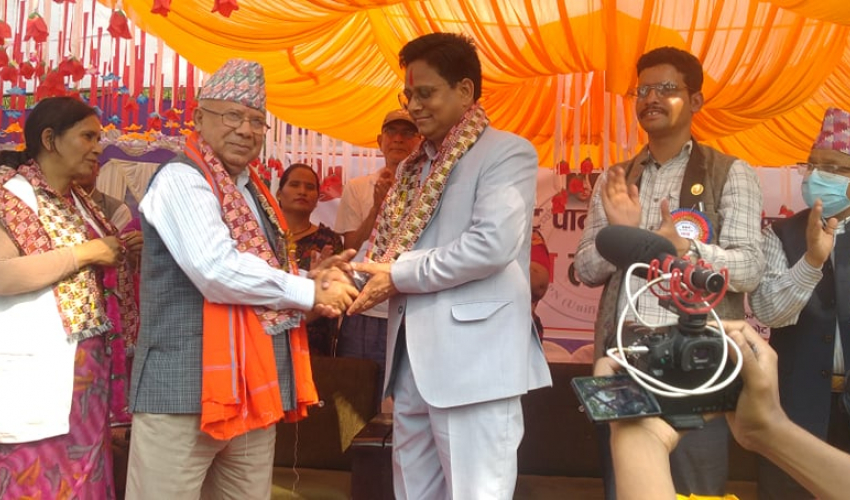 कञ्चनपुरमा एमालेबाट निर्वाचित मेयर चन्दसहित करिब पाँच सय जना एकीकृत समाजवादीमा प्रवेश