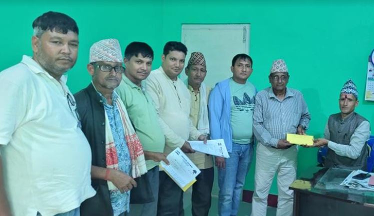 निर्वाचनमा गठबन्धन गर्ने निर्णयप्रति असन्तुष्ट हुदै कैलालीमा त्यागे कांग्रेस कार्यकर्ताले क्रियाशिल सदस्यता