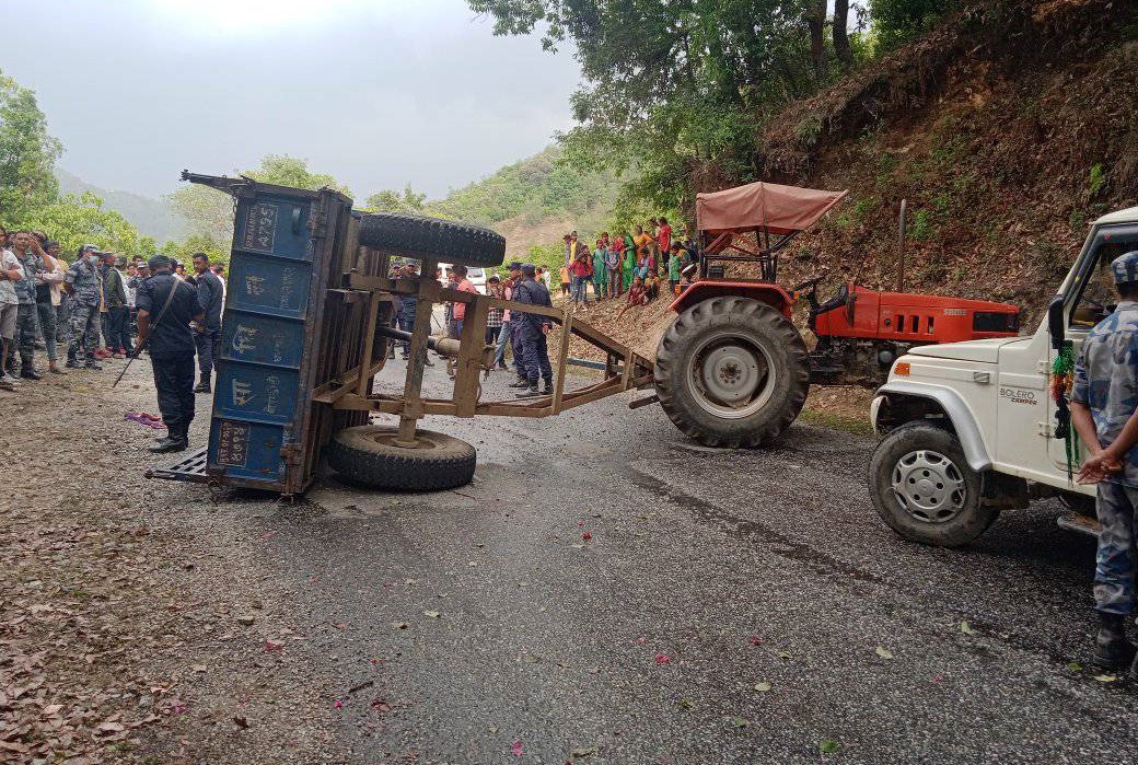 डोटीमा ट्याक्टर दुर्घटना हुँदा एकको मृत्यु, ३० घाइते