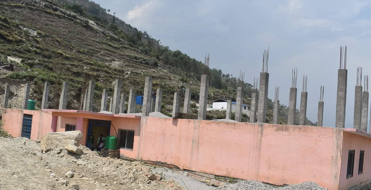 शहिद वृष बहादुर सिंह बहुप्राविधिक शिक्षालय भवन निर्माण ढिलाई : सरोकारवाला बेखवर, बिद्यार्थीको पढाई प्रभावित
