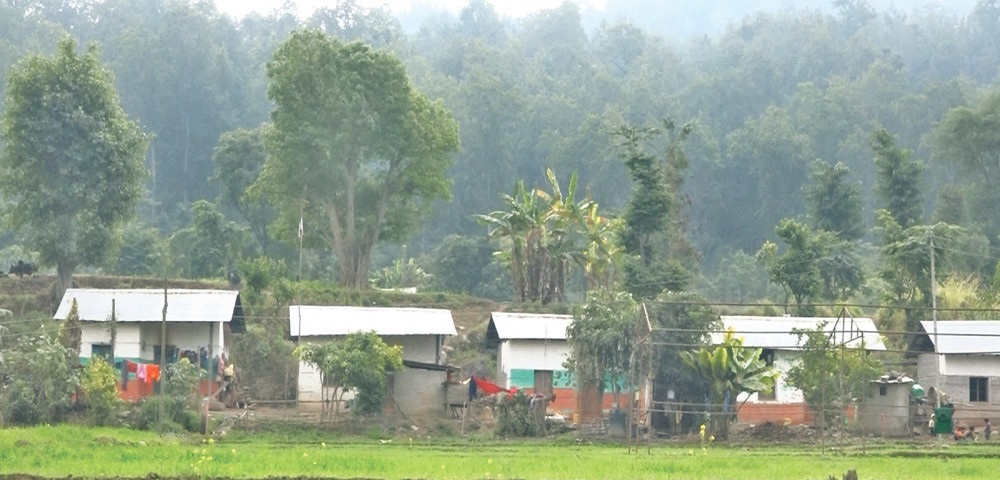 फेरिँदै राउटेको जीवनशैली : वन छाडेर बस्तीमा बसोबास, बालबालिकालाई विद्यालय पठाउँदै