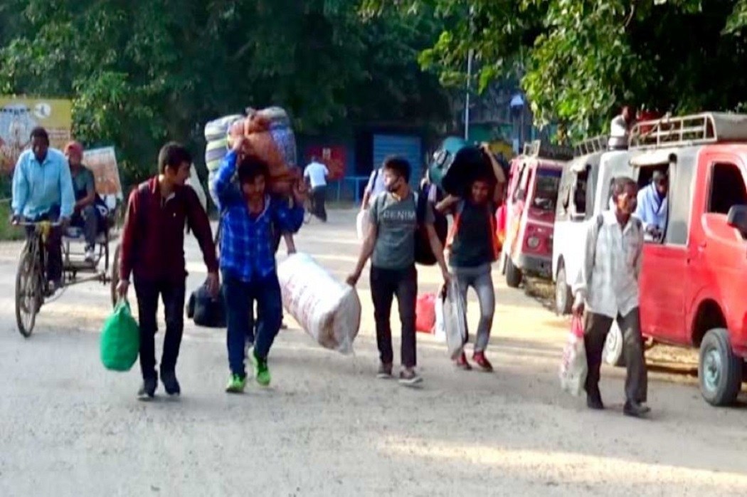 दसैँ, दीपावली नजिकिएसँगै रोजगारीका लागि भारत गएका सुदूरपश्चिमेली स्वदेश फर्कने क्रम ह्वात्तै बढ्यो