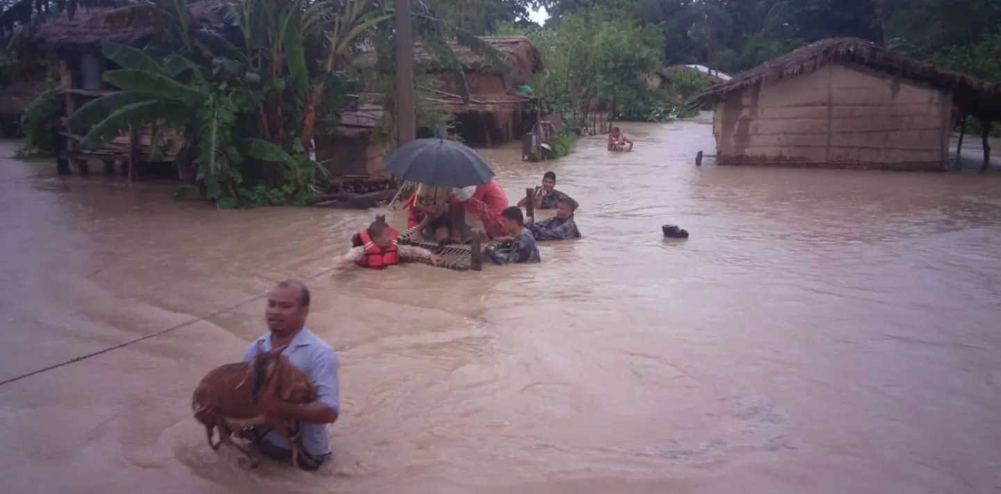 बाढीपहिरोको वितण्डा : बाढीले साढे ३ हजार परिवार विस्थापित