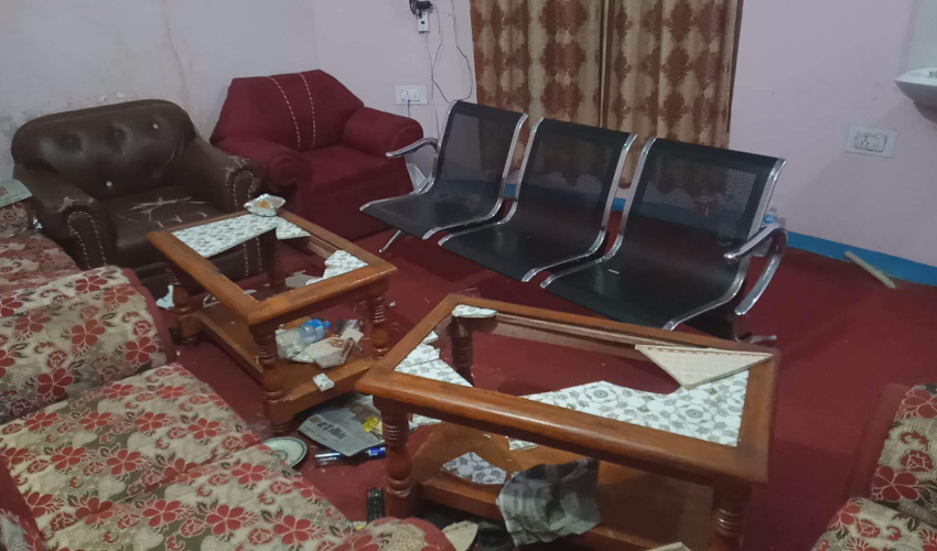 घोडाघोडी नगरपालिकामा वडाध्यक्षले गरे प्रमुख प्रशासकीय अधिकृतको निवासमा तोडफोड