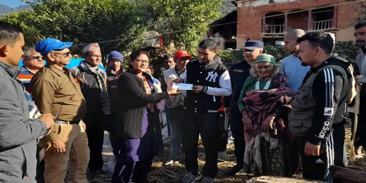 भूकम्प पीडितलाई राहत रकम हस्तान्तरण